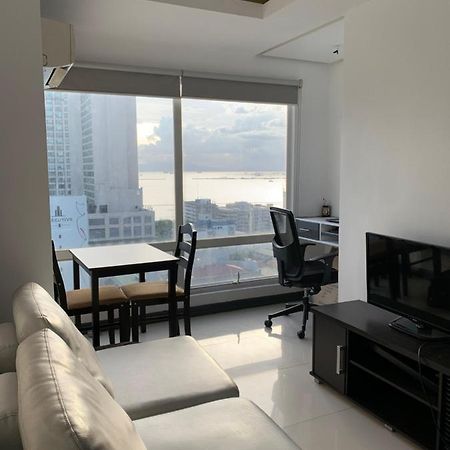 1 Bedroom With Balcony, Fully Furnished Overlooking Manila Bay At Birch Tower, Malate, Манила Екстериор снимка