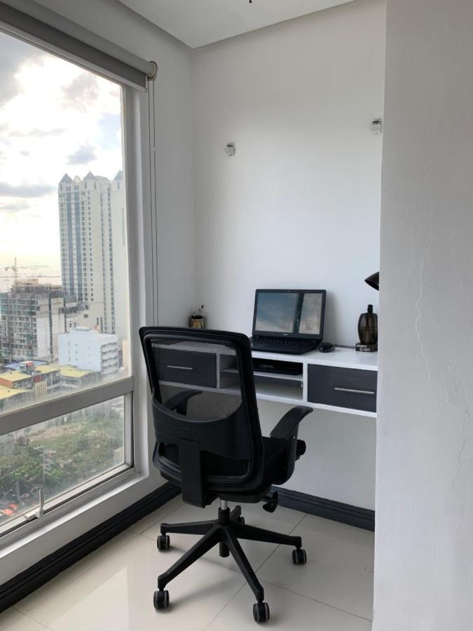 1 Bedroom With Balcony, Fully Furnished Overlooking Manila Bay At Birch Tower, Malate, Манила Екстериор снимка